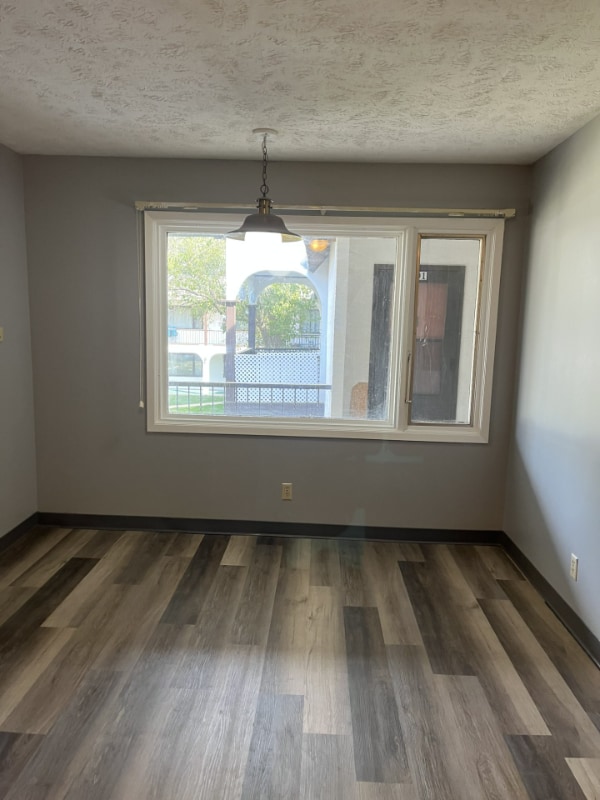 Building Photo - 639 E 10th St