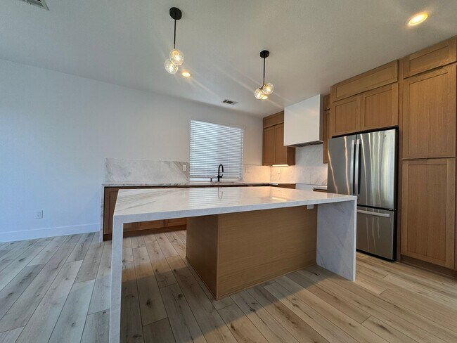 Building Photo - Newly Renovated Modern 3-Bedroom Home with...