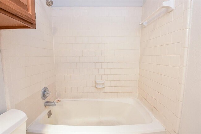 Building Photo - 10855 Meadowglen Ln
