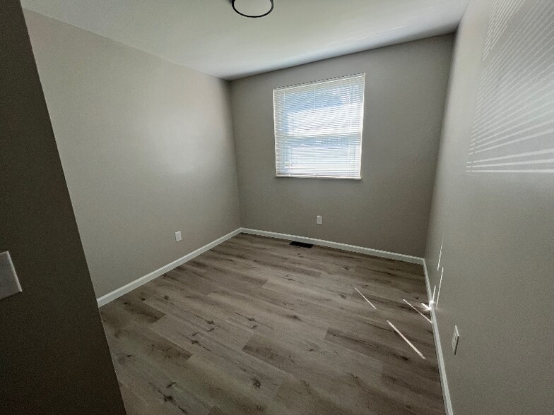 Building Photo - 4467 Glendale Dr