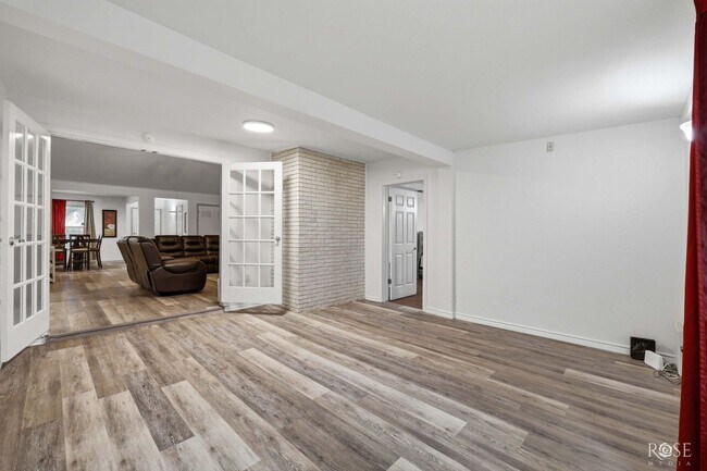Building Photo - Charming 4 bedroom/2 Bath Home COMING SOON!