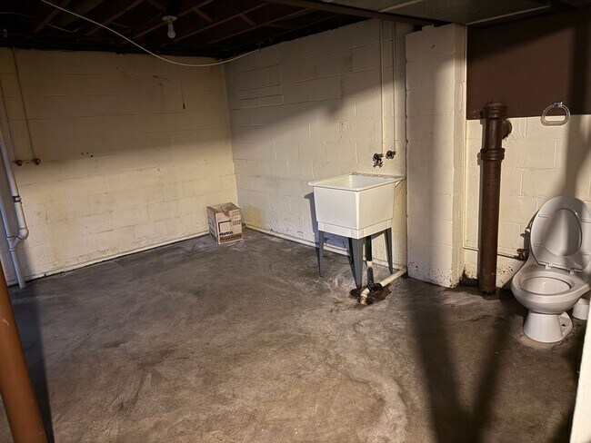 Building Photo - 3 Bedroom Ranch Home - Upper Arlington, OH