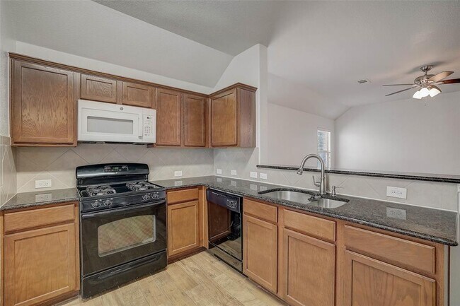 Building Photo - 5800 Silver Screen Dr