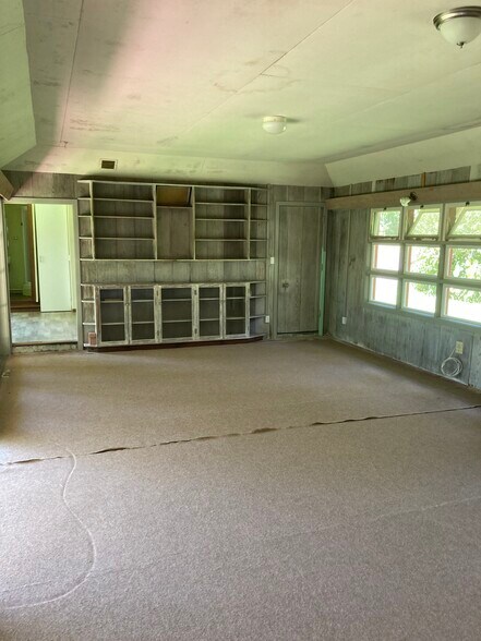 Building Photo - 600 Hoaka Rd