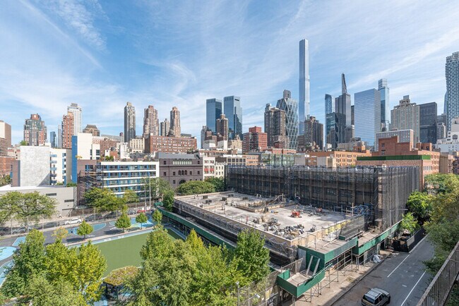 Building Photo - 735 10th Ave