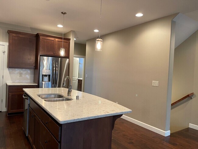 Building Photo - LUXURY 4 BD TOWNHOME! GATED PARKER VILLAGE...