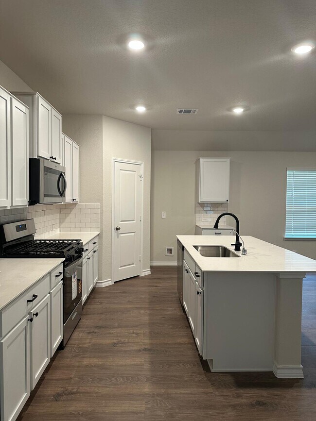 Building Photo - 21150 Boulder Flts