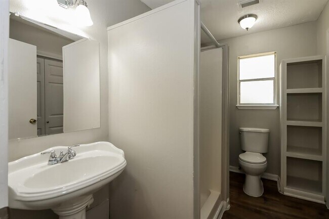 Building Photo - 24023 Spring Mill Ln