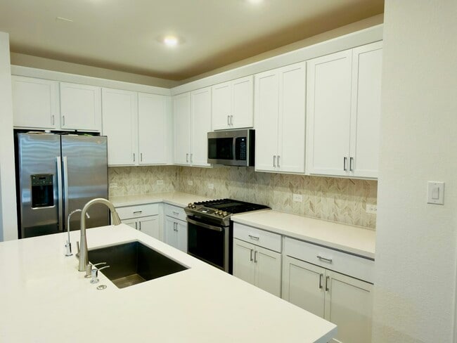 Building Photo - 113 Anejo Blf Ct