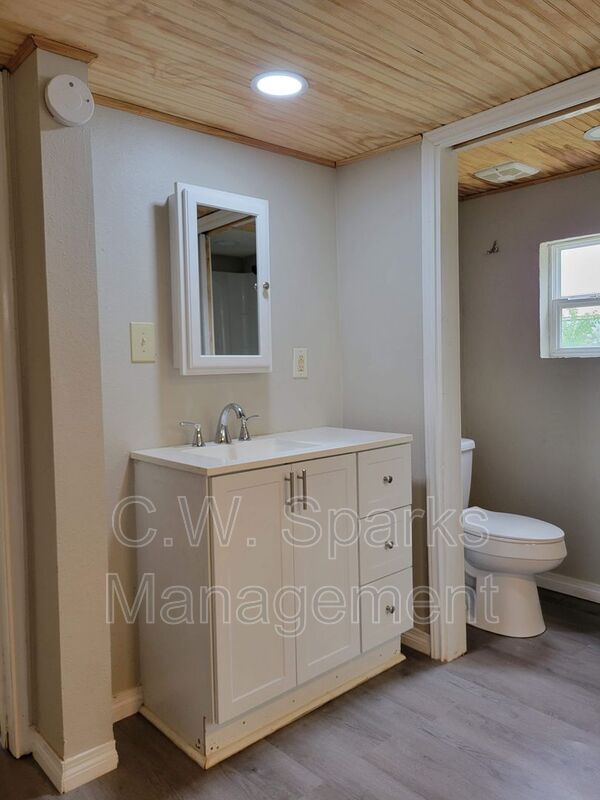 Building Photo - 310 Carson Cir