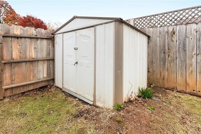 Building Photo - Welcome to this 3-bedroom, 2-bath home