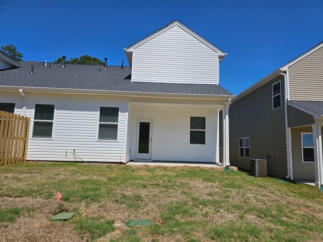 Building Photo - 421 Mariene Dr