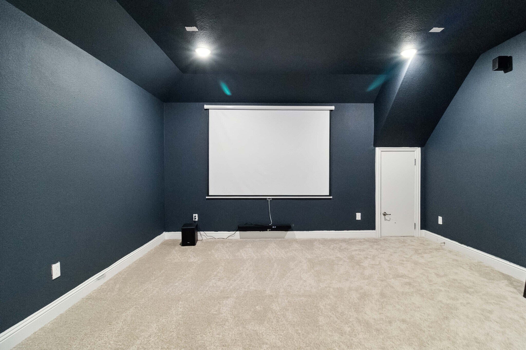 Building Photo - 566 Westwood Way Dr