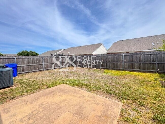 Building Photo - ADORABLE East Norman 3 Bed/2 Bath Duplex Available NOW in Eastridge!