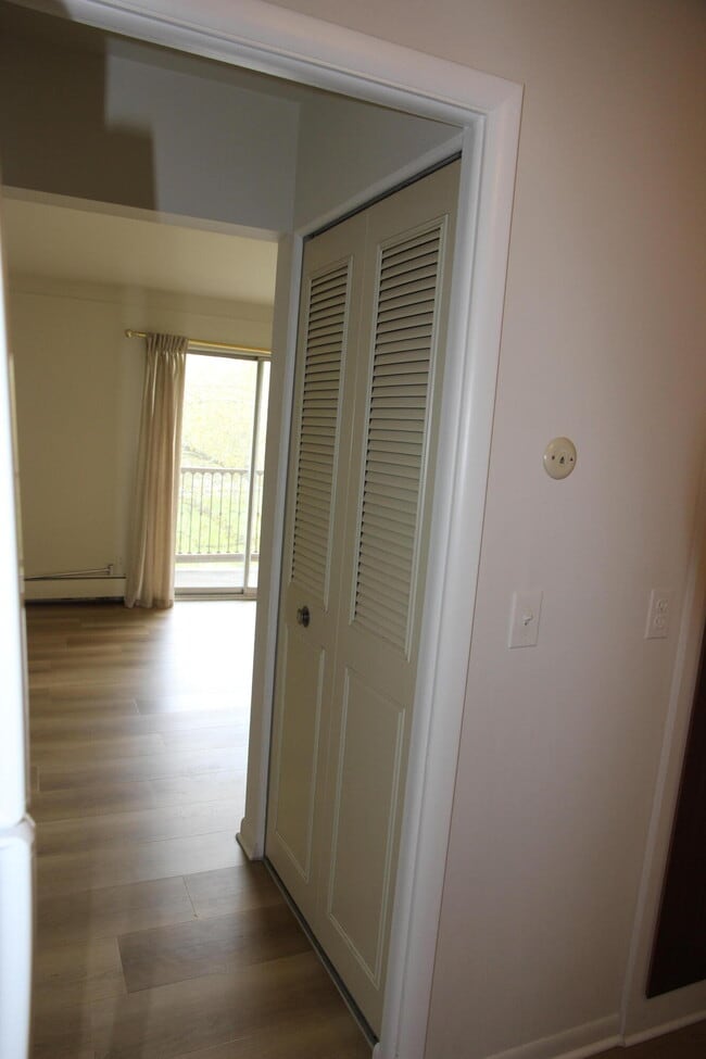 Building Photo - 1257 Island Dr