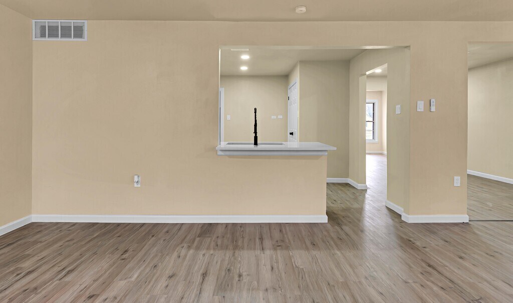 Building Photo - 3225 Edmond Ave