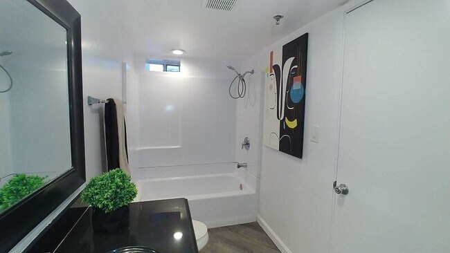 Building Photo - 245 N Alvarado St