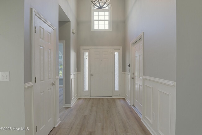 Building Photo - 8829 Lansdowne Dr NW