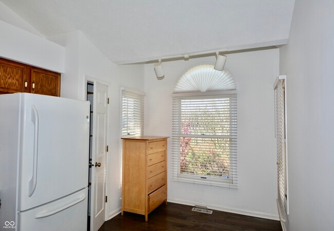 Building Photo - 7749 Chesapeake Dr E