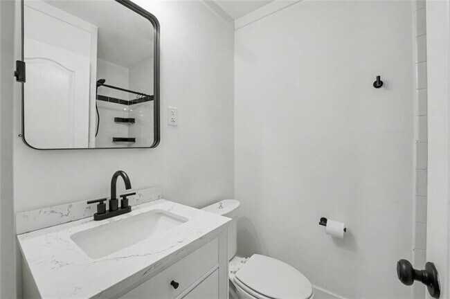 Building Photo - 2352 2nd Ave