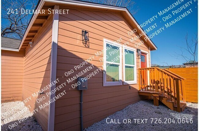 Building Photo - Adorable 2BR Home Close to Riverwalk and Downtown