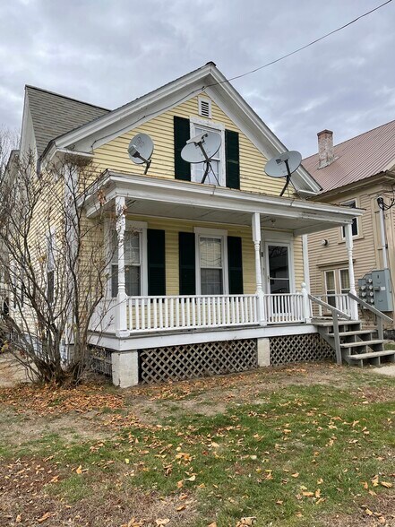 Building Photo - 17 Elm St