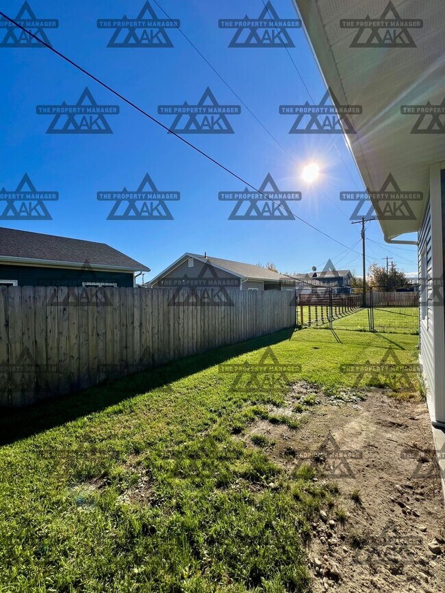 Building Photo - Spacious & Dog-Friendly 3BD/2BA Home with ...