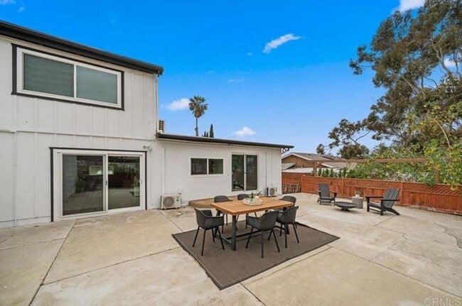 Building Photo - Spacious Remodeled Home with Separate Apar...