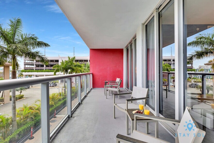 Building Photo - 2602 E Hallandale Beach Blvd