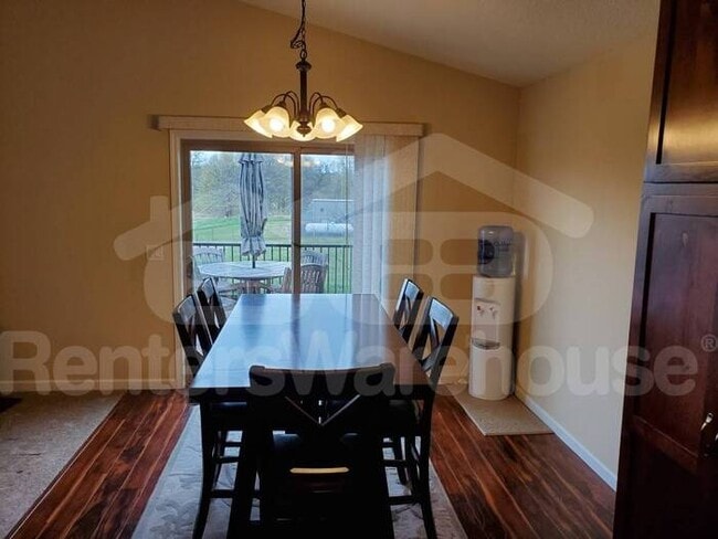 Building Photo - Beautiful Home, Great Location