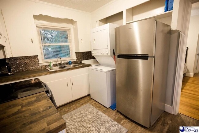 Building Photo - 150 Central Dr