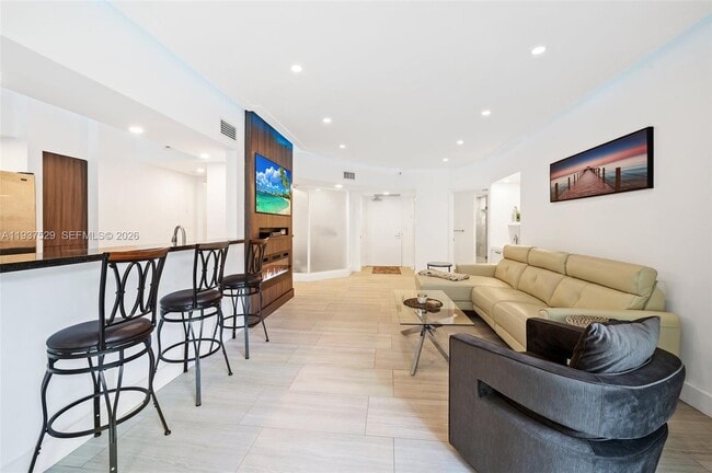 Building Photo - 16485 Collins Ave