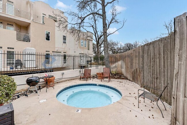 Building Photo - 4040 Avondale Ave