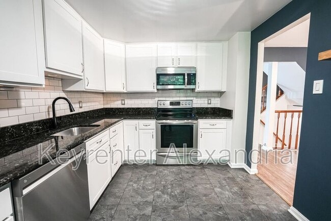 Building Photo - 6626 Birchleigh Way
