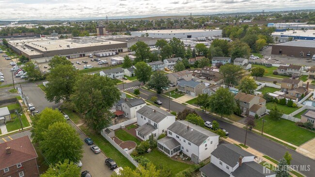 Building Photo - 62 Pinho Ave