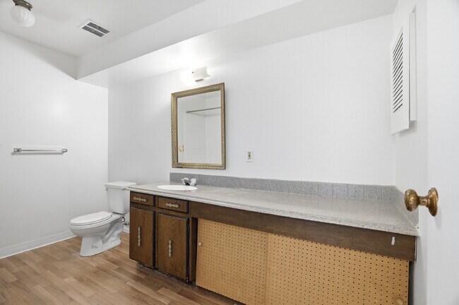 Building Photo - $1,395.95 - 1 Bed, 1 Bath Condo in Denver with Outdoor Patio Space