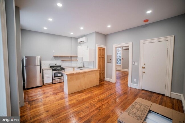 Building Photo - 2124 Spruce St
