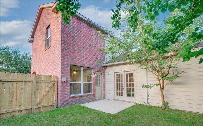 Building Photo - 8902 Edgebrook Dr