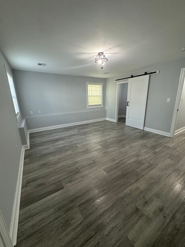 Building Photo - 44 Oxford St