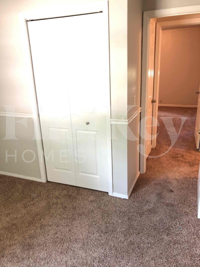 Building Photo - 127 Saugatuck Rd