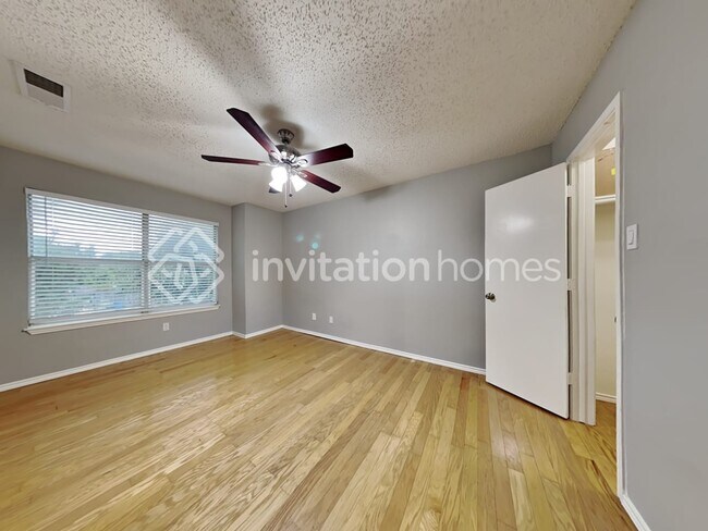 Building Photo - 1737 Creekbend Dr