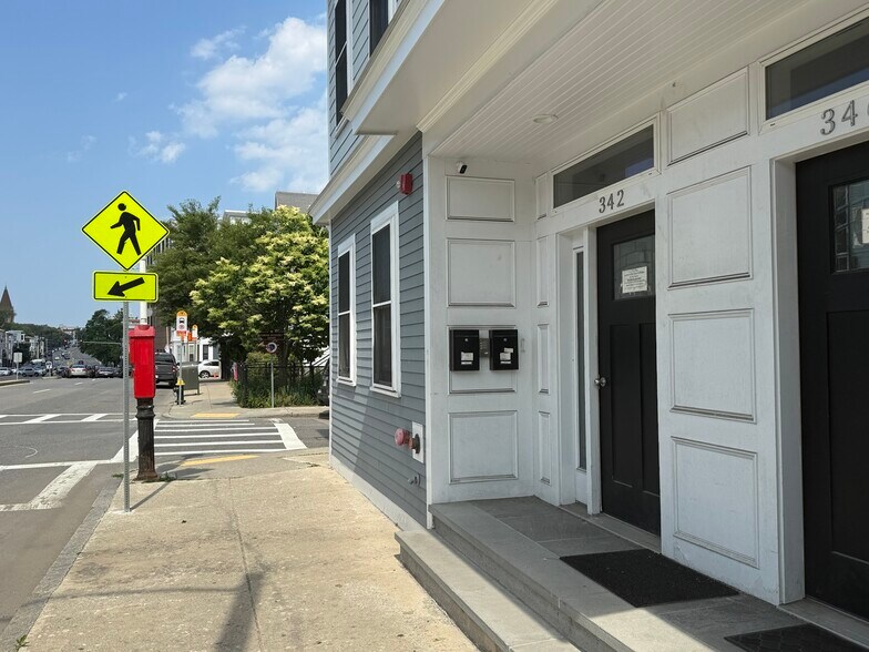 Building Photo - 342 Dorchester St