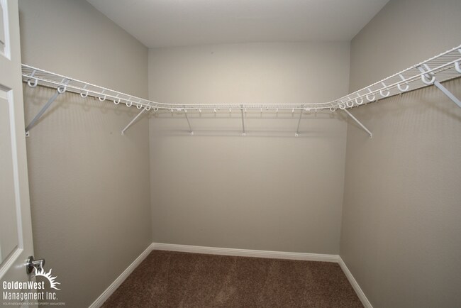 Building Photo - Beautifully Updated 4Bdm 3Ba Two-Story Home Located in the Heart of Southern Highlands! - MI Special