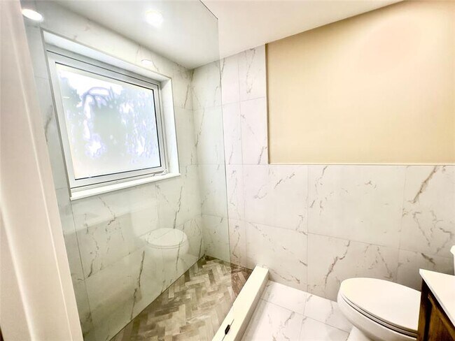 Building Photo - 1956 S Ocean Ln