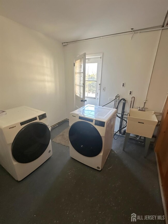 Building Photo - 182 Bloomfield Ave