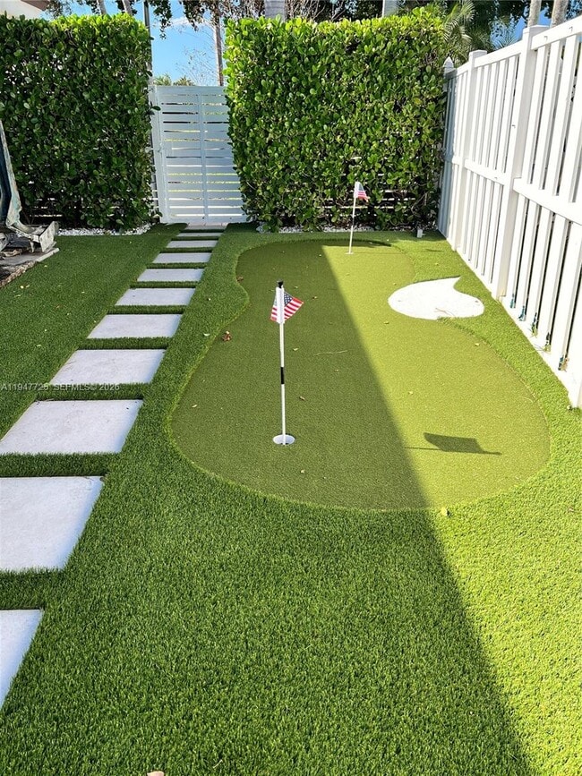 Building Photo - 5510 Bayview Dr