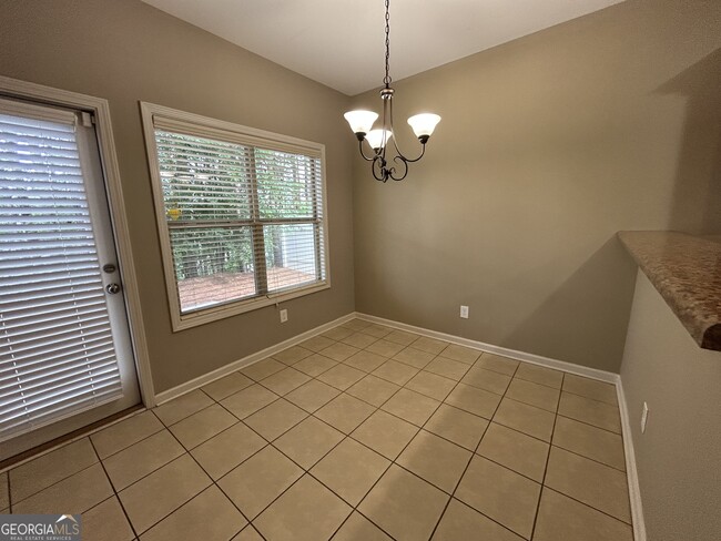 Building Photo - 607 Summit Pt