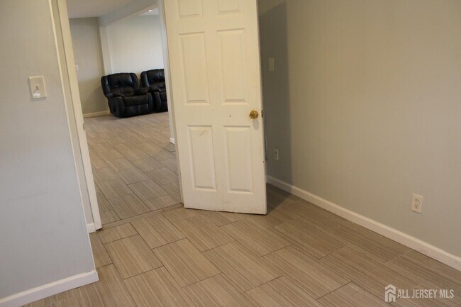 Building Photo - 899 Green St