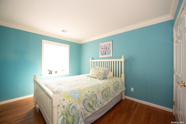 Building Photo - 546 Bardini Dr