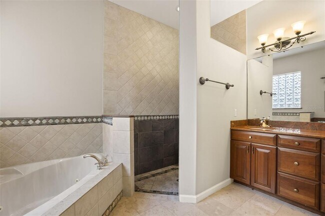 Building Photo - 5554 Palm Lake Cir